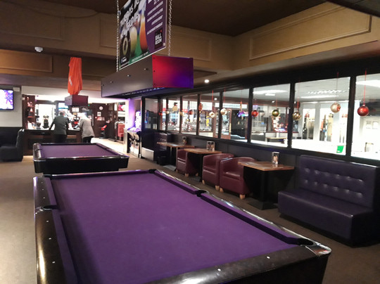 The Ball Room Sports Bar & Pool Hall-丹弗姆林必去景点