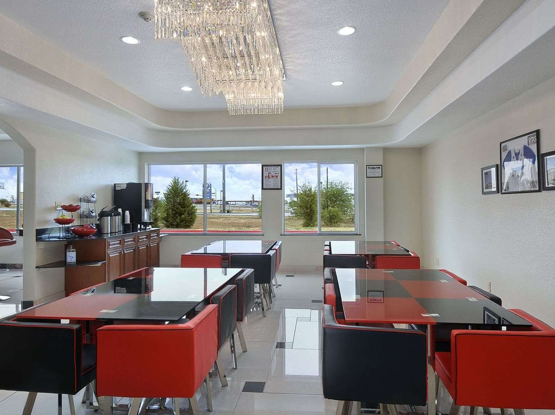 Ramada by Wyndham South Waco主图