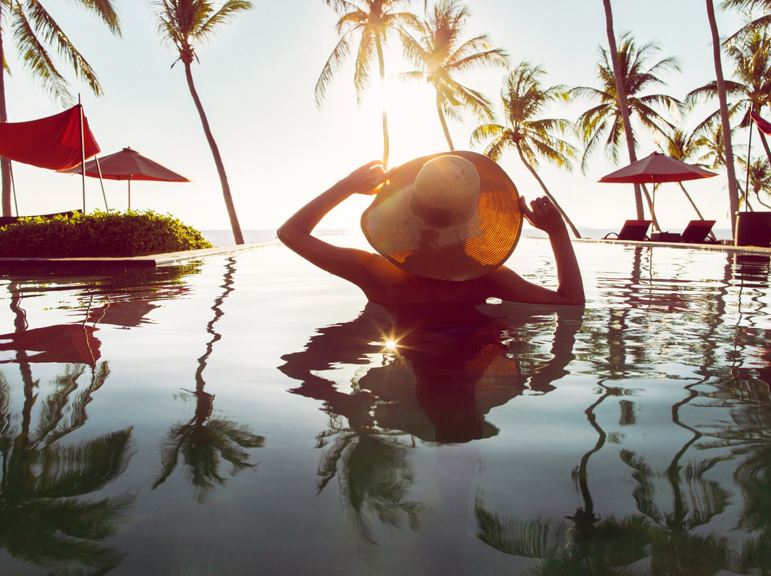 毛娜拉尼湾酒店主图