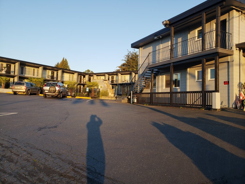 Port-O-Call Inn & Suites主图