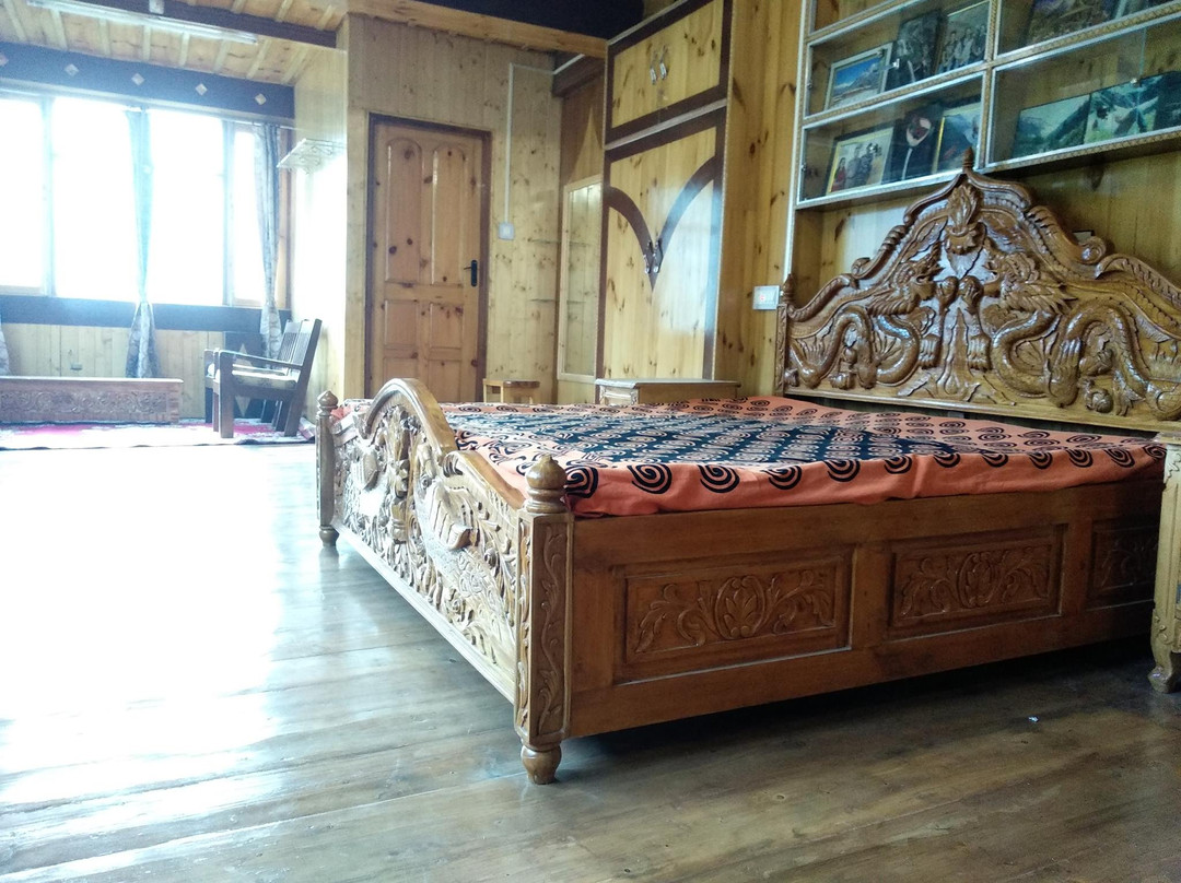 The Heritage, Sarahan