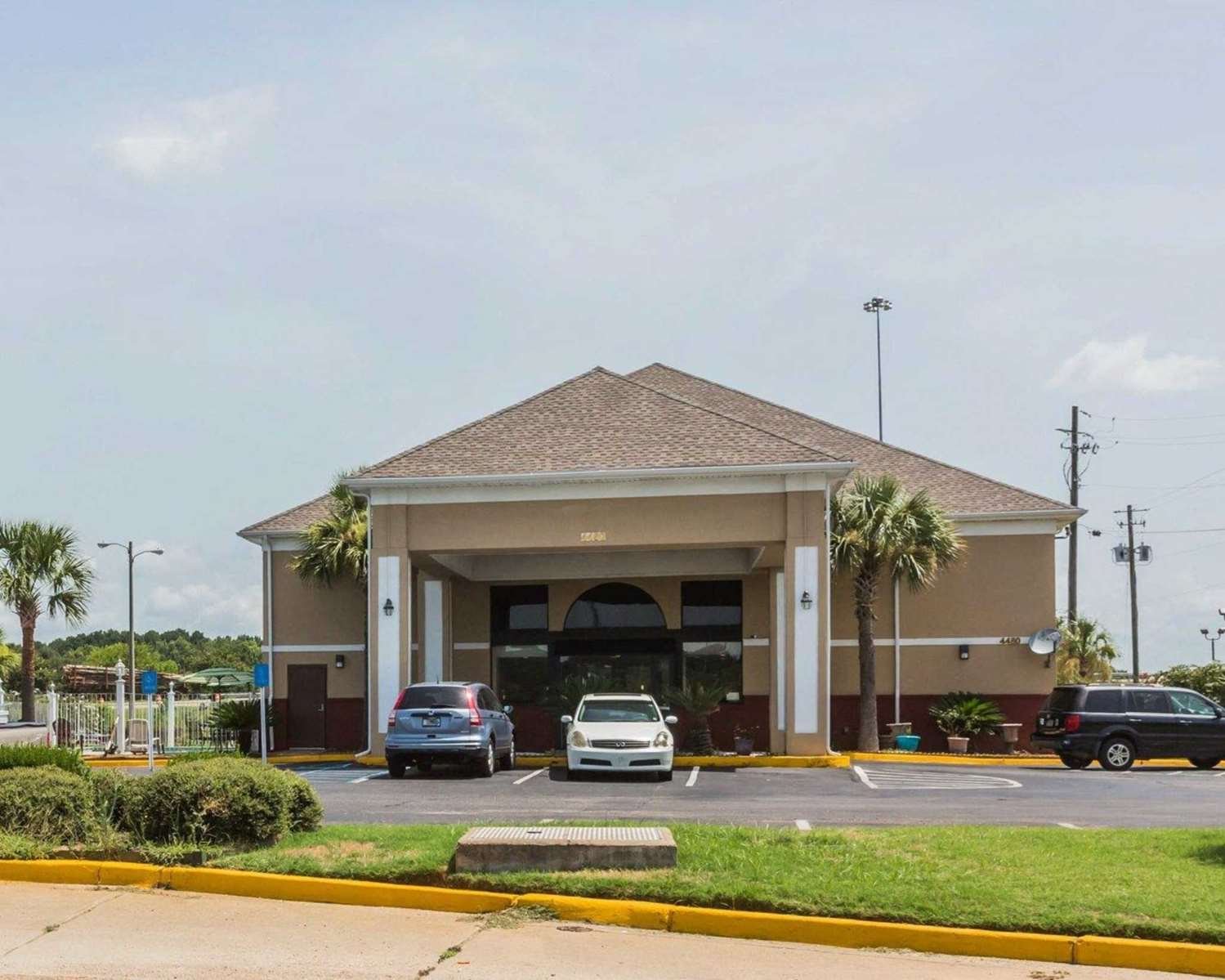 Quality Inn & Suites near Coliseum and Hwy 231 North-官方
