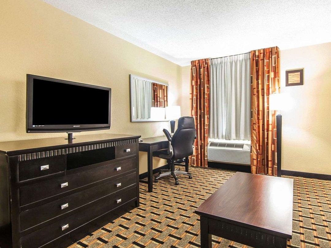 Best Western Plus Cleveland Inn & Suites主图