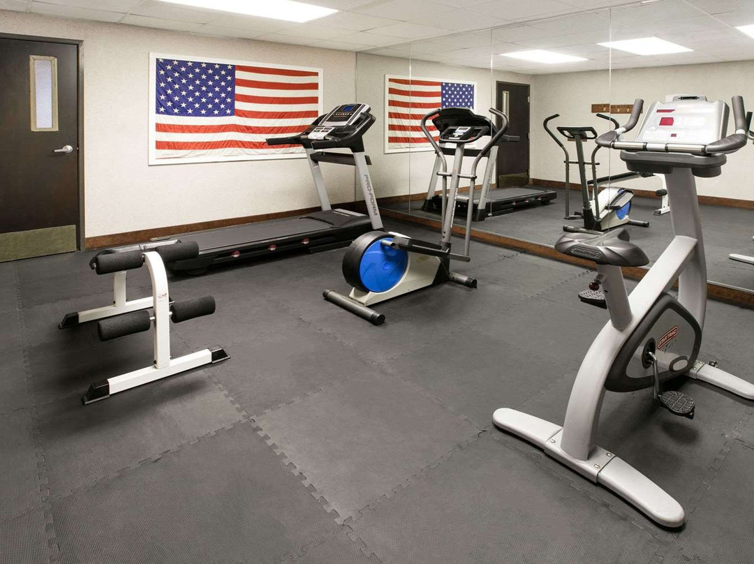 劳顿贝蒙特旅馆套房酒店主图