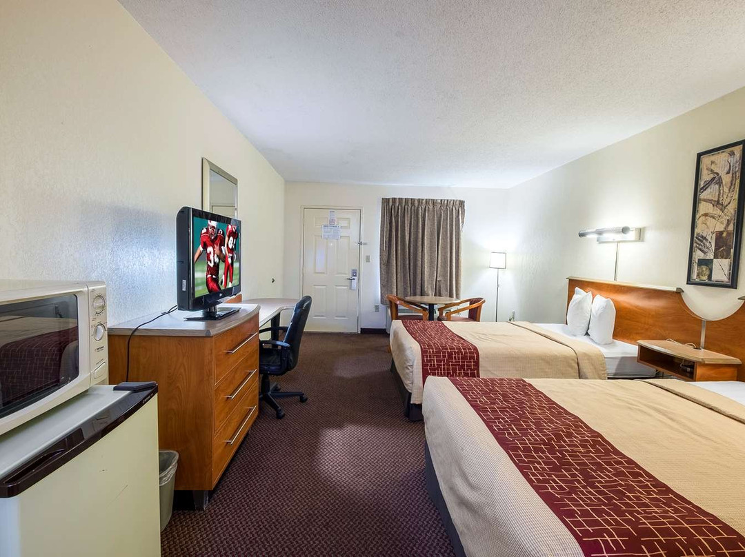 Red Roof Inn Clarksville主图