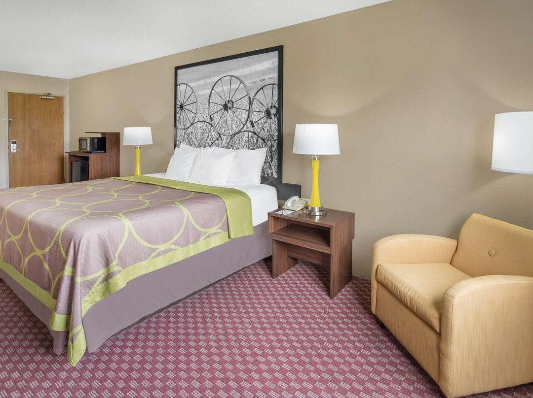 Super 8 by Wyndham Hebron Lowell Area主图