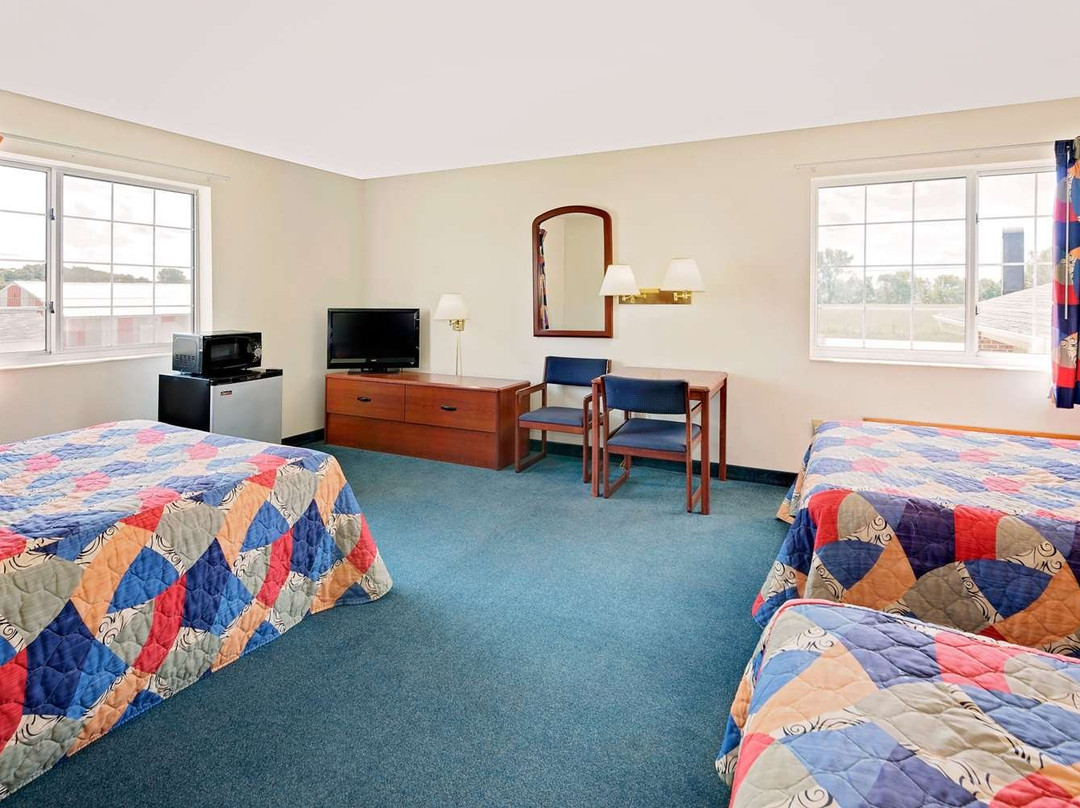 埃默茨堡温德姆速8酒店主图