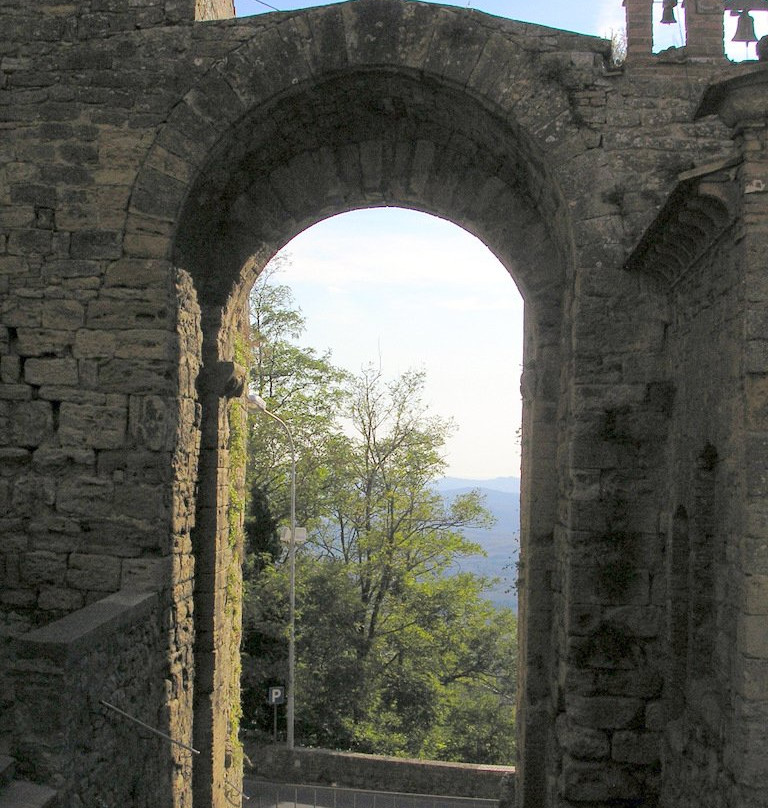 Fonte e porta san Felice-沃尔泰拉必去景点