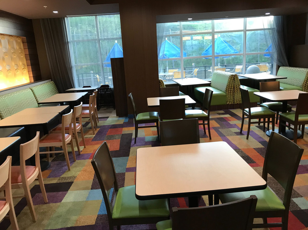 坎卢普斯万豪费尔菲尔德客栈及套房酒店主图