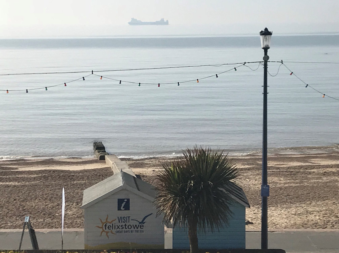 Visit Felixstowe TIC Beach Hut-费力克斯托必去景点