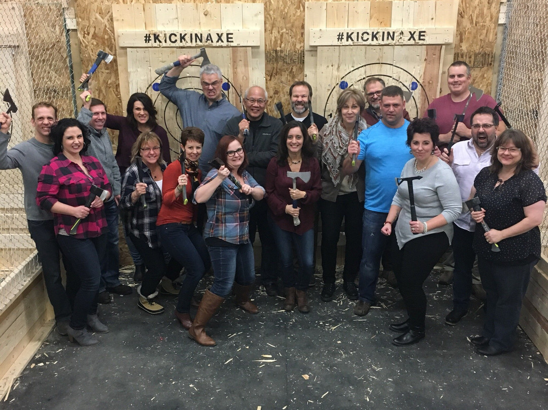 Kickin’ Axe Throwing-布兰登必去景点