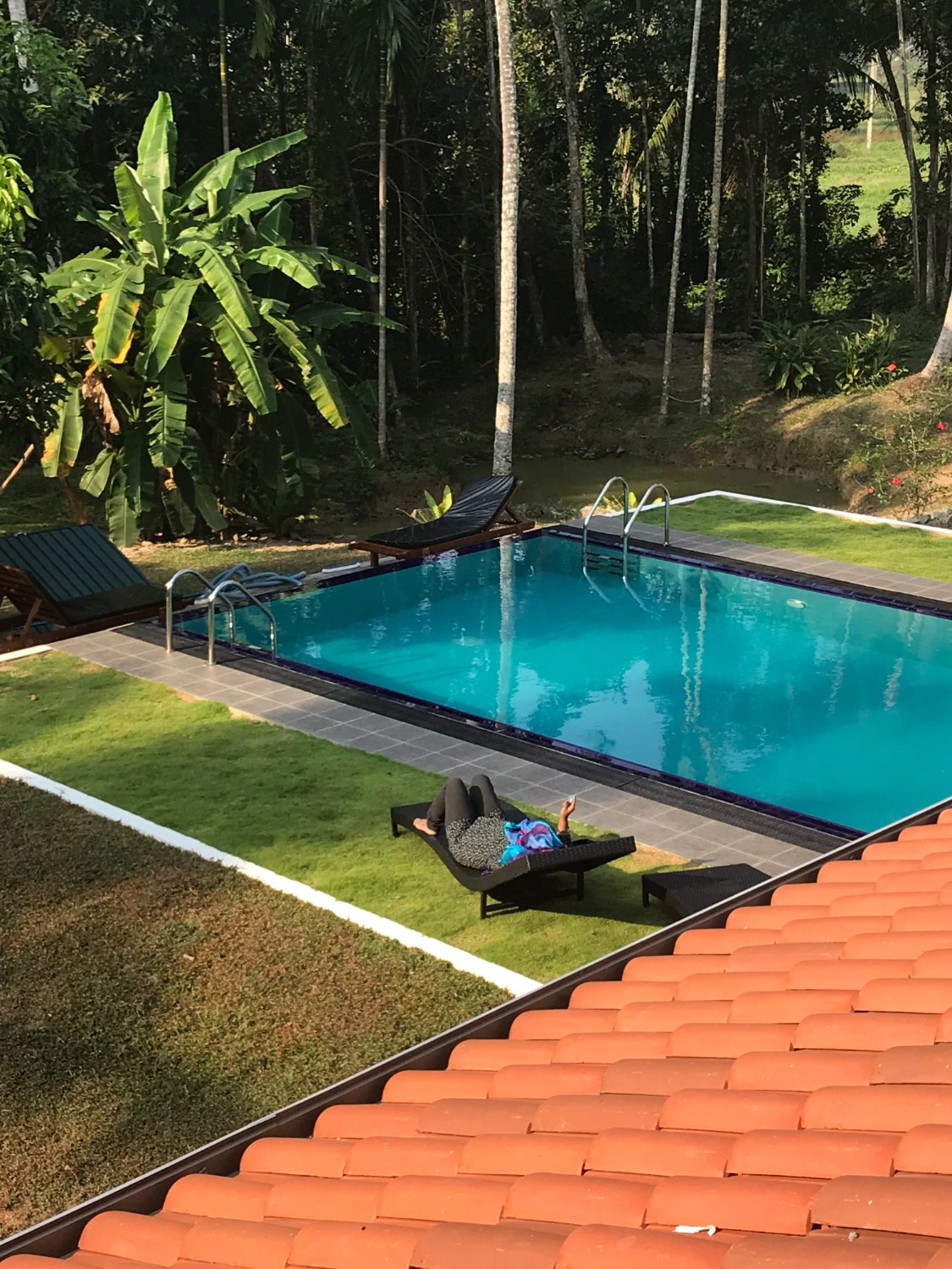 Anuhas Airport Villas-泳池