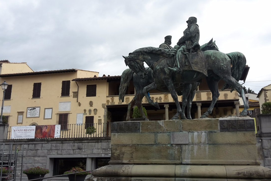 Monumento a Garibaldi e Vittorio Emanuele II-菲耶索莱必去景点