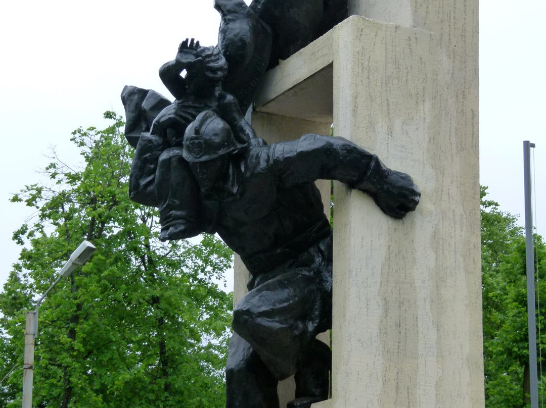 Monument to the Courage of the Firefighters and Rescuers-雅罗斯拉夫必去景点