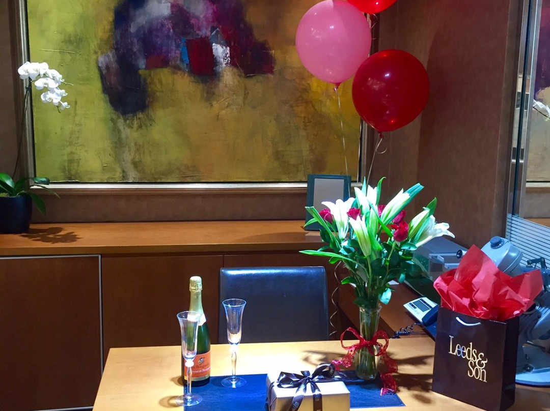 Leeds & Son Fine Jewelers-棕榈沙漠必去景点