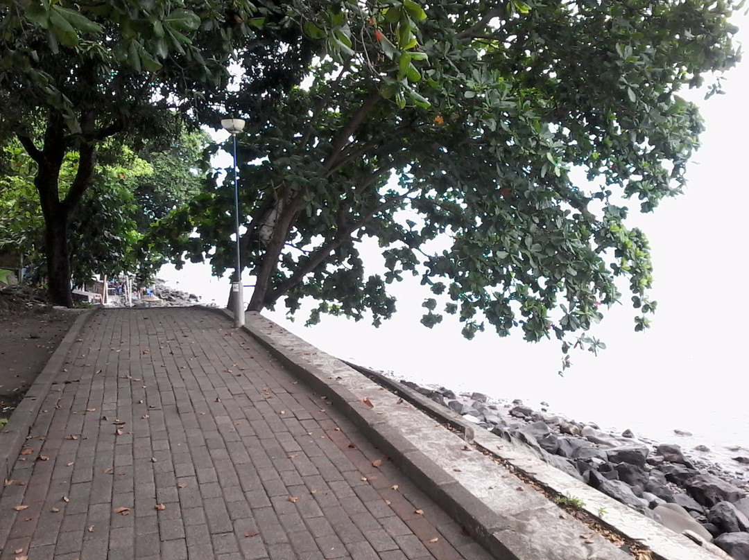 Malalayang Beach景点图片