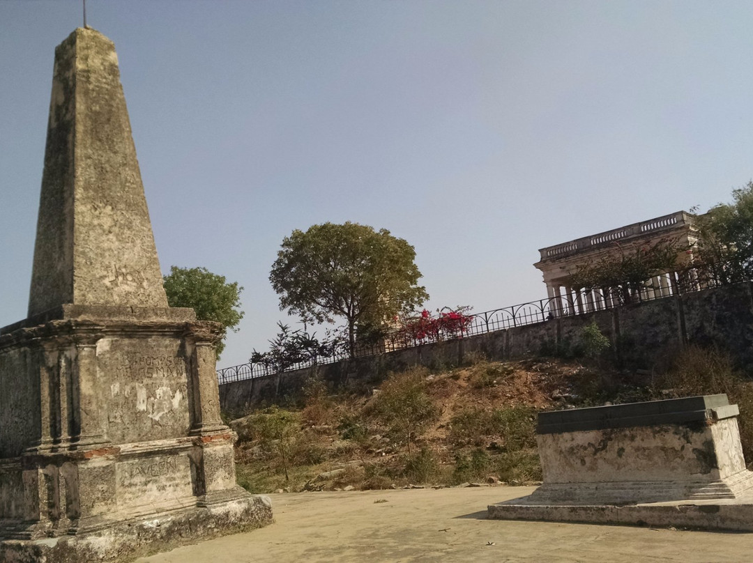 Raymonds Tomb景点图片