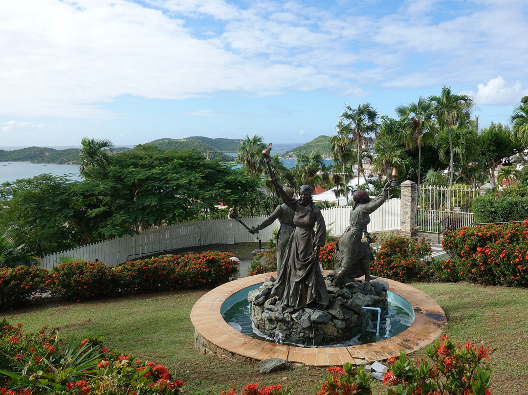 Three Queens Statue-夏洛特阿马利亚必去景点