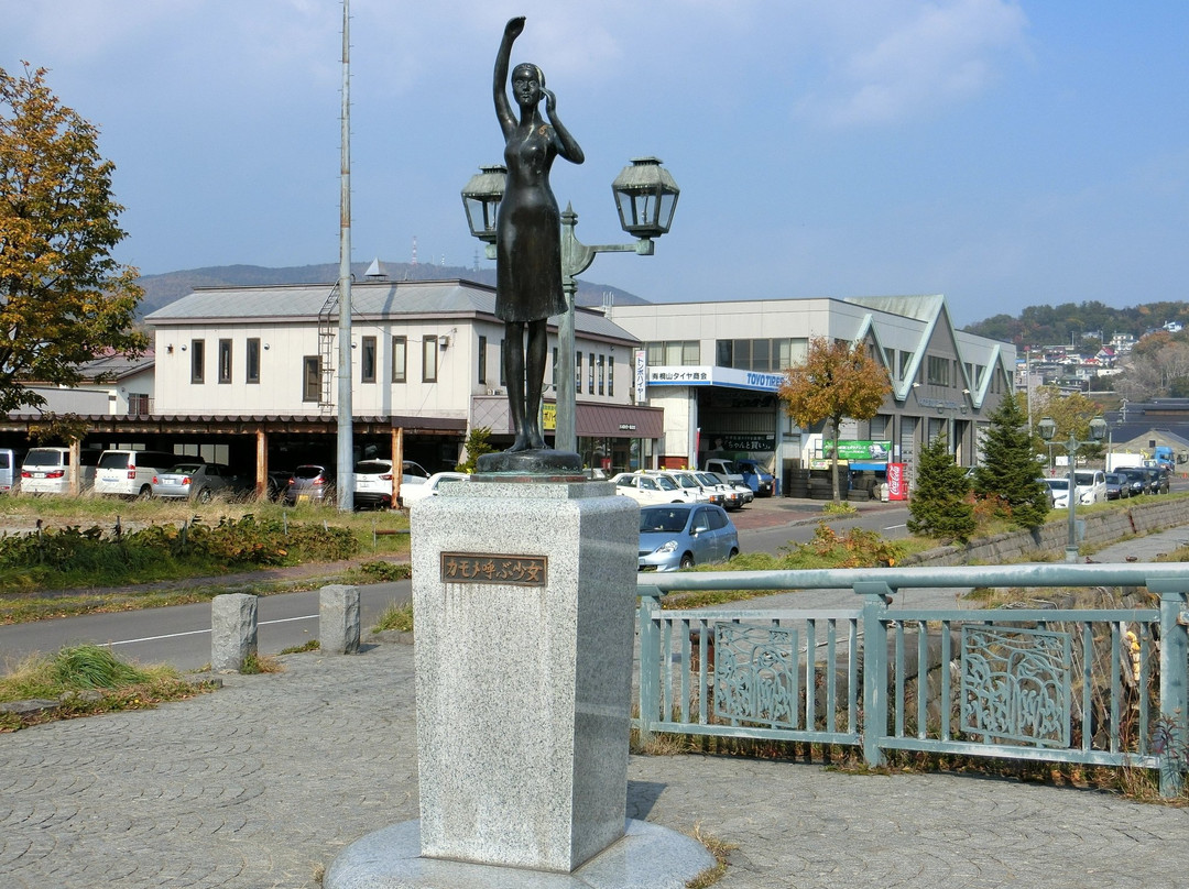 Kamome Yobu Shojo Statue景点图片