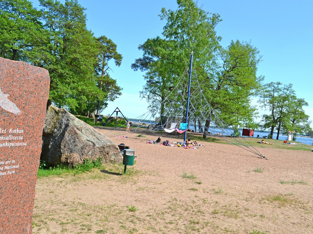 Beach Mansikkalahti-科特卡必去景点