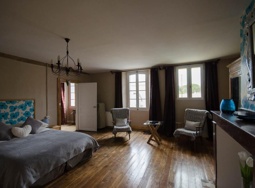 Pyrenees Motorcycle Tours主图