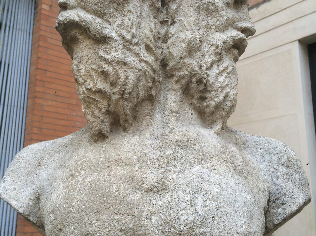 Fontana dei tre visi景点图片