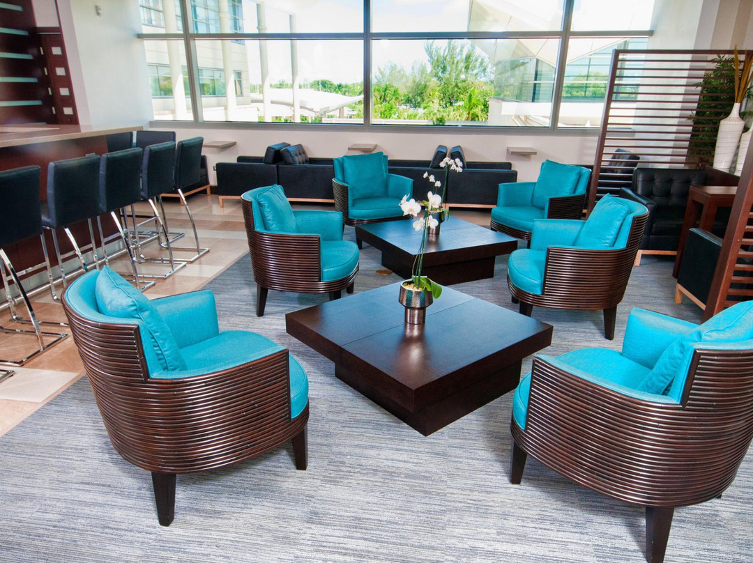 Coral Harbour餐馆和美食-Lignum Club