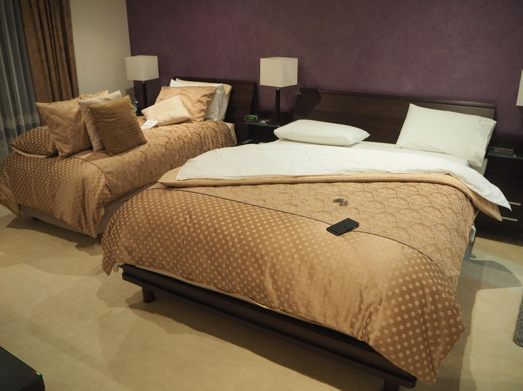 The Charles Robbins主图