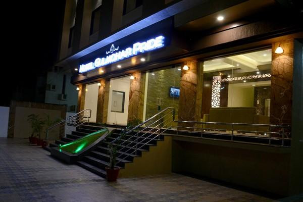 Vadala Bahiroba酒店住宿-Hotel Gulmohar Pride