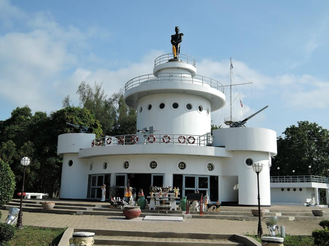 Bang Phra旅游景点-Yuttanavi Memorial Monument at Ko Chang