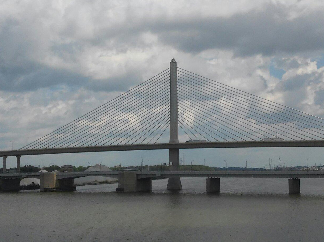 Veteran's Glass City Skyway-托莱多必去景点