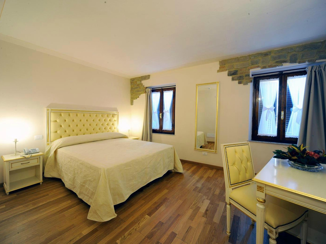 Saline di Volterra酒店住宿-Residence L'Etrusca