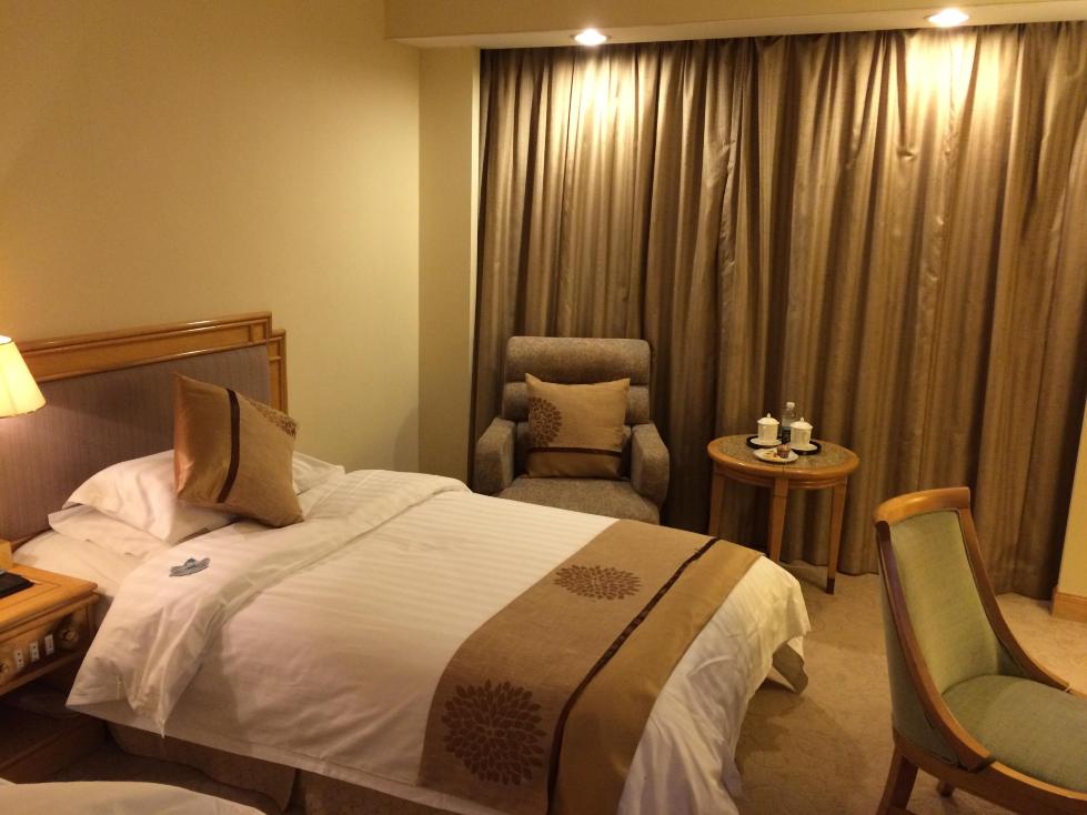 潍坊国际金融大酒店（世界风筝广场世纪泰华购物广场店）-客卧