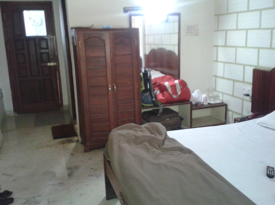 Surya Comforts主图