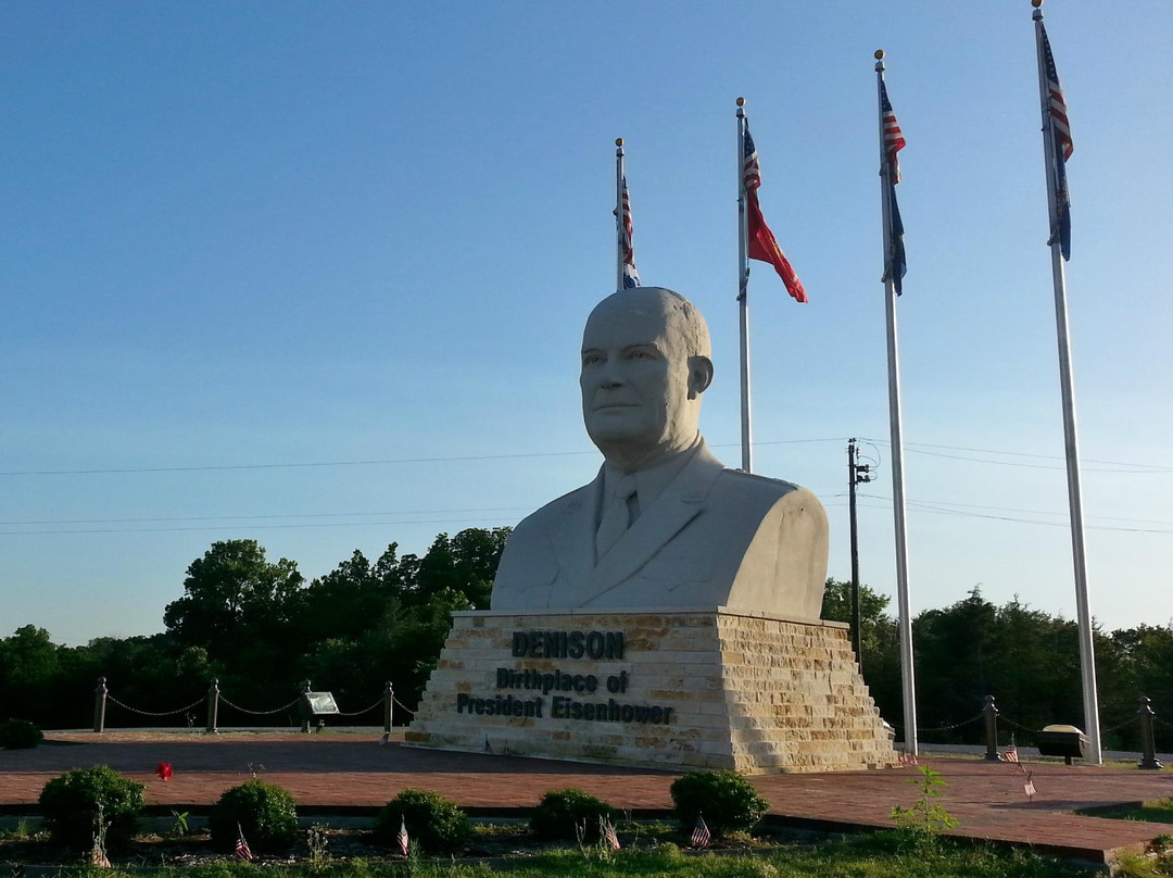 Eisenhower Veterans Monument-丹尼森必去景点