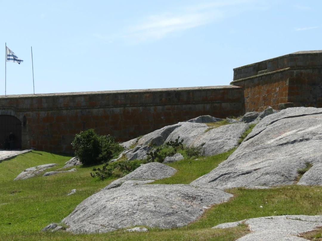 Fortaleza de Santa Teresa-Rocha必去景点