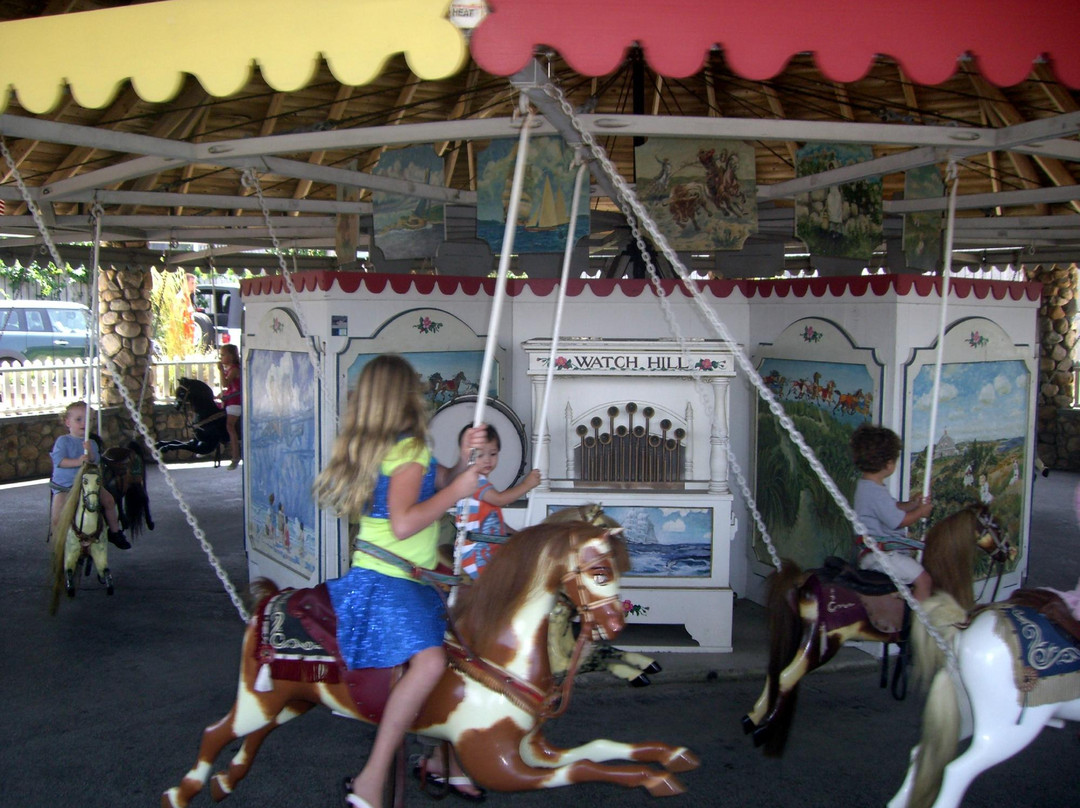 Watch Hill Merry-Go-Round & Beach-守望山必去景点