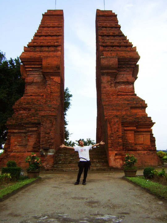 Candi Wringinlawang景点图片