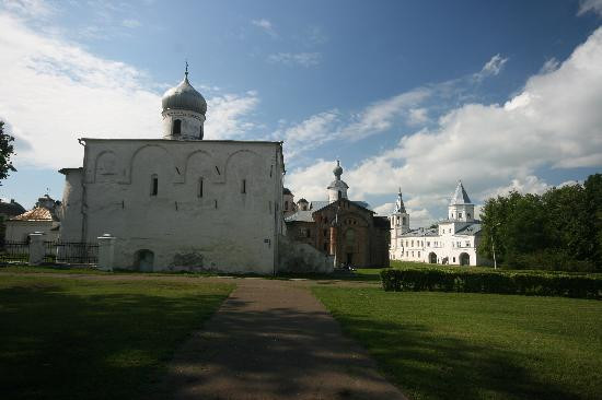 Yaroslav Courtyard (Dvorishche)景点图片
