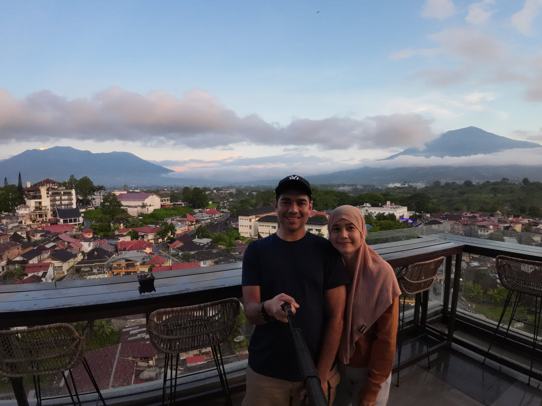 Hotel Santika Bukittinggi主图