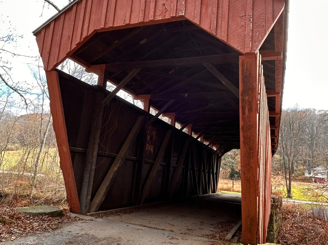 Fletcher Creek Covered Bridge-Clarksburg必去景点