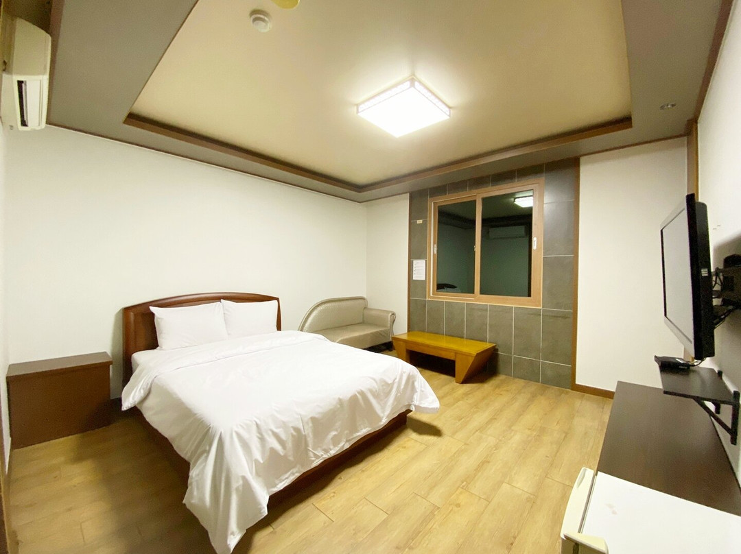 F1 Hotel主图