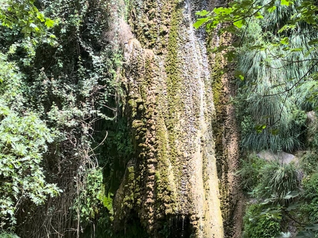 Kalamaris Waterfall景点图片