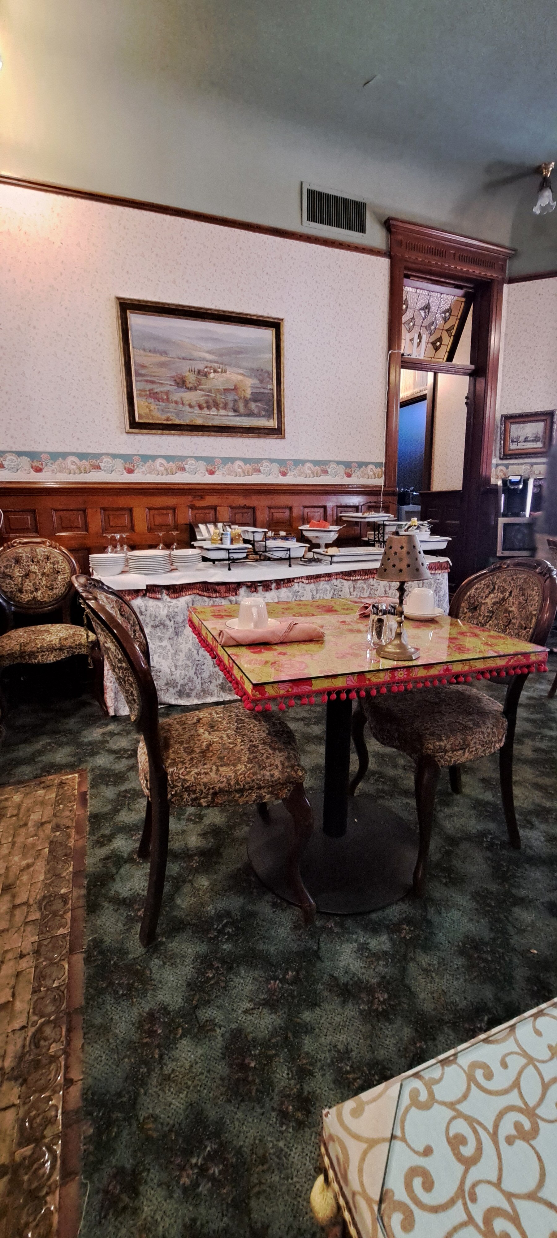 Redstone Inn & Suites-官方