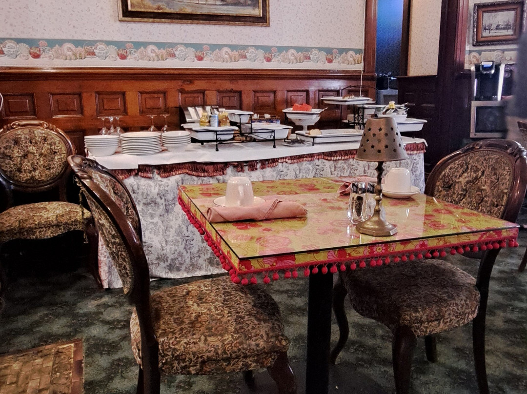 Redstone Inn & Suites主图