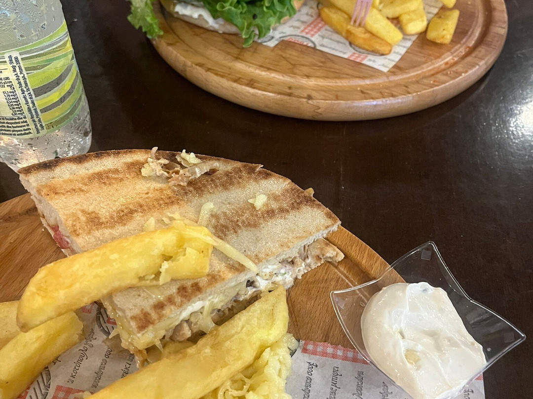 布特林特餐馆和美食-Papu Gyros