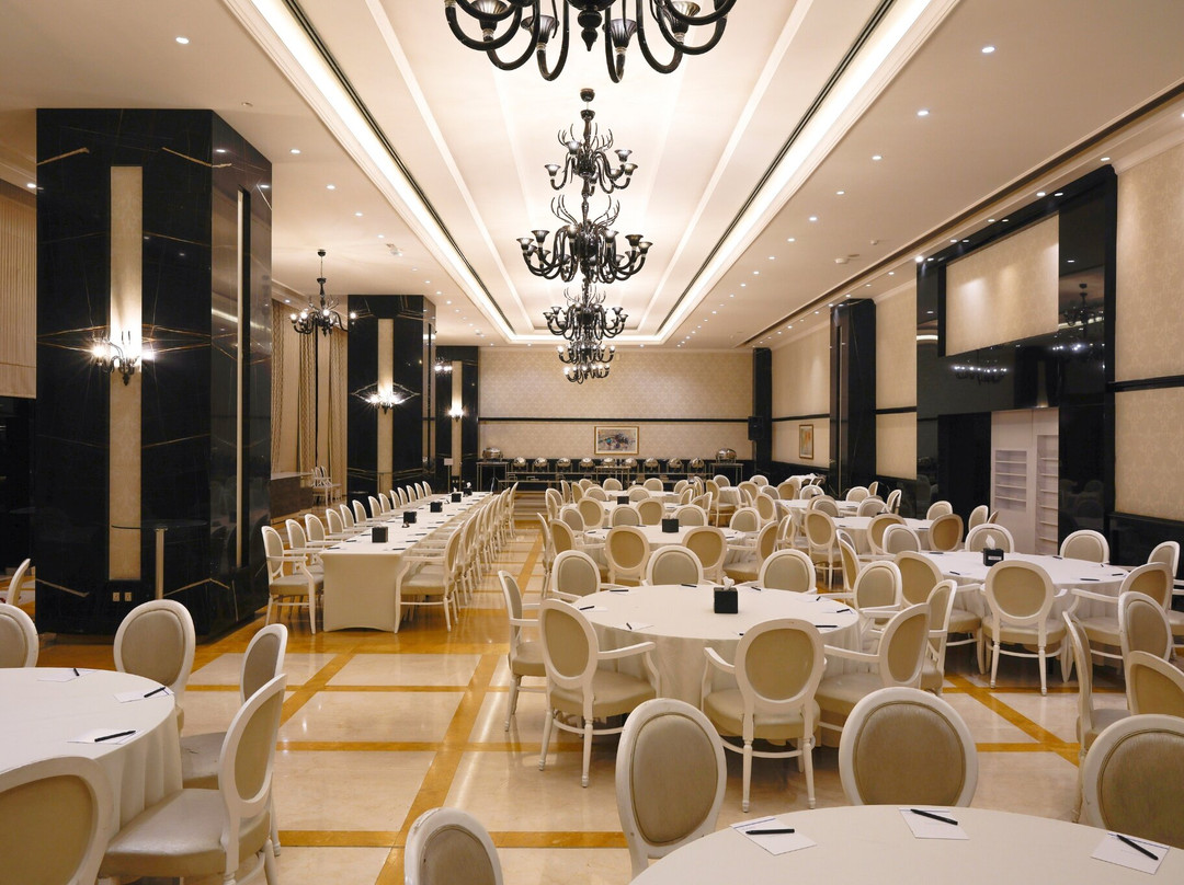 Babylon Rotana Hotel主图