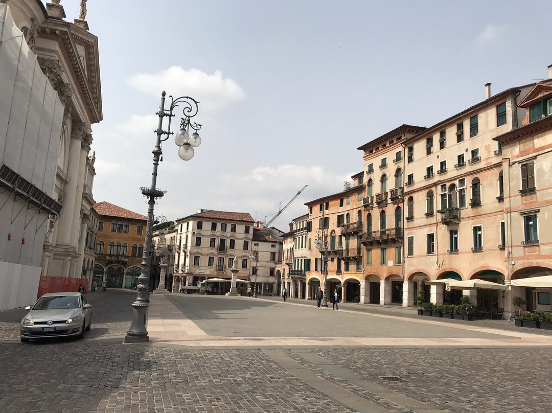 Piazza Libertà景点图片