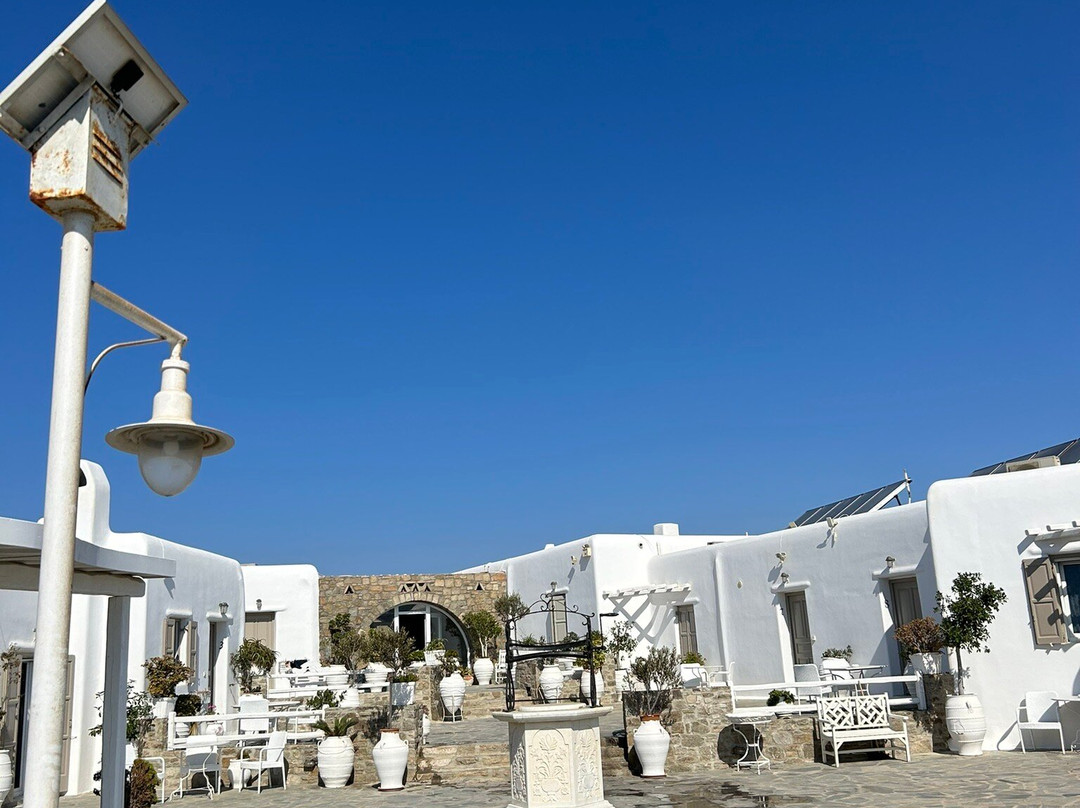 Eleni's Village Suites主图