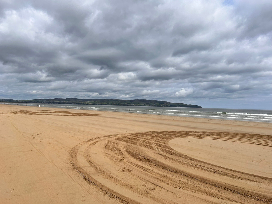 Downhill Beach景点图片